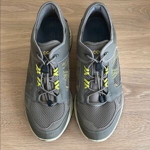 ECCO EXOSTRIDE MEN’S HIKING/WALKING ATHLETIC SHOES Size 9 Grey/Neon Yellow